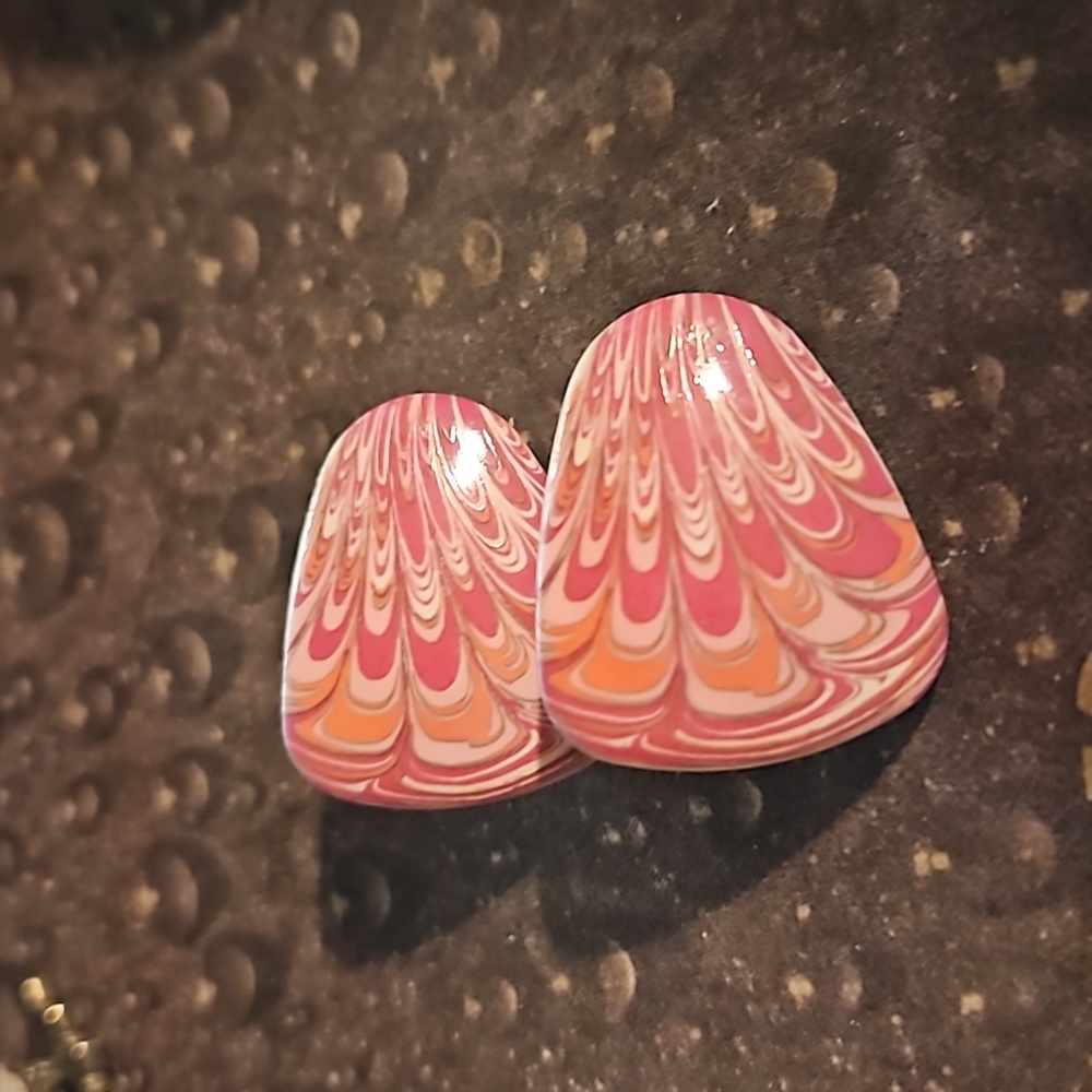 Vintage 60s 70s Psychedelic Porcelain Pink Swirled Clip Earrings - Picture 2 of 4